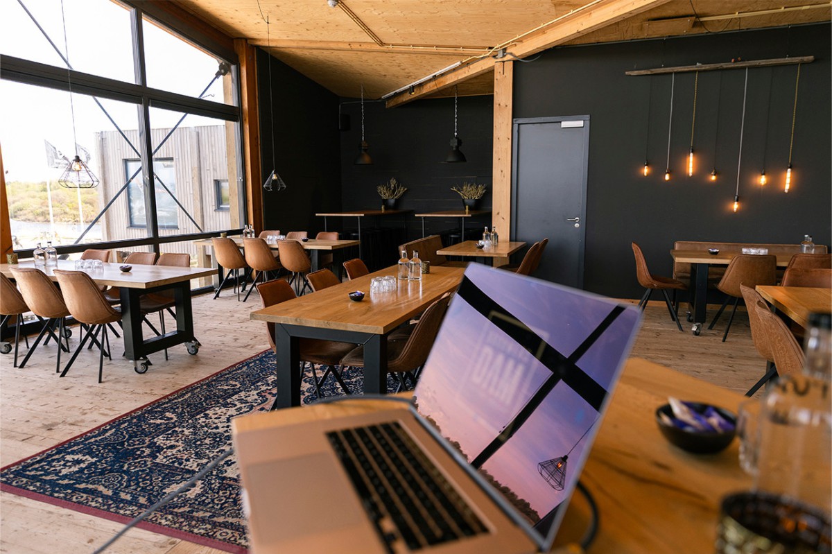 afb_waterfrontroom_03